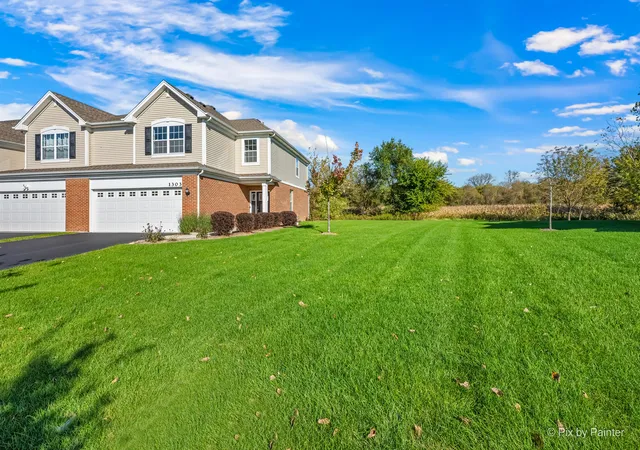 Photo 4 of Townhouse for sale at 1303 Draper Rd, Mc Henry, IL 60050 | MLS# 12781104 | Listing updated on 2026-10-08