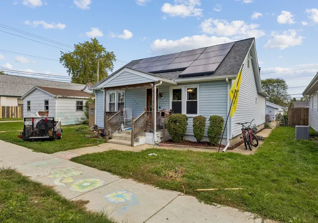 Photo 1 of Single family home for sale at 142 S Douglas Ave, Bradley, IL 60915 | MLS# 12781115 | Listing updated on 2026-10-23