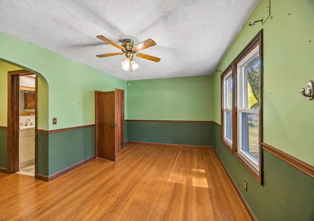 Photo 4 of Single family home for sale at 142 S Douglas Ave, Bradley, IL 60915 | MLS# 12781115 | Listing updated on 2026-10-23