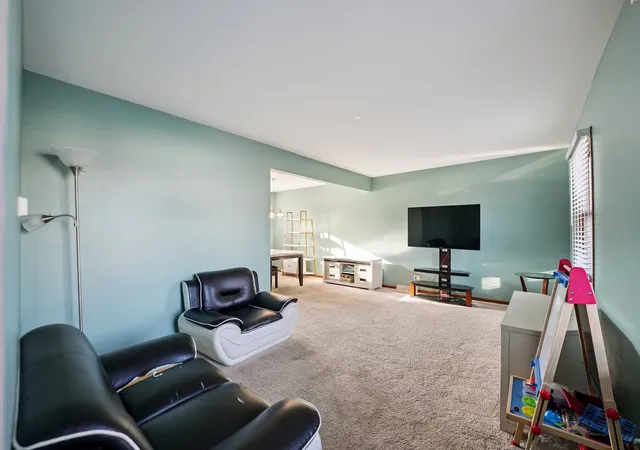 Photo 3 of Single family home for sale at 532 Shenandoah Trl, Elgin, IL 60123 | MLS# 12781116 | Listing updated on 2026-10-08