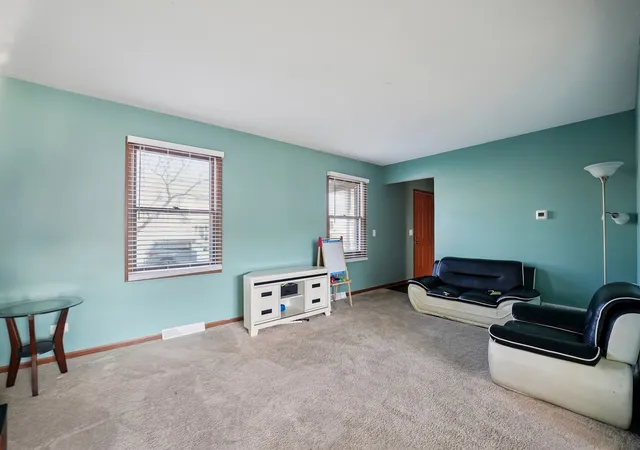 Photo 3 of Single family home for sale at 532 Shenandoah Trl, Elgin, IL 60123 | MLS# 12781116 | Listing updated on 2026-10-08
