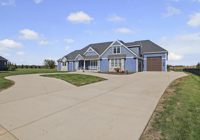 Photo 2 of Single family home for sale at 4 Redington Ct, Savoy, IL 61874 | MLS# 12781121 | Listing updated on 2026-10-21