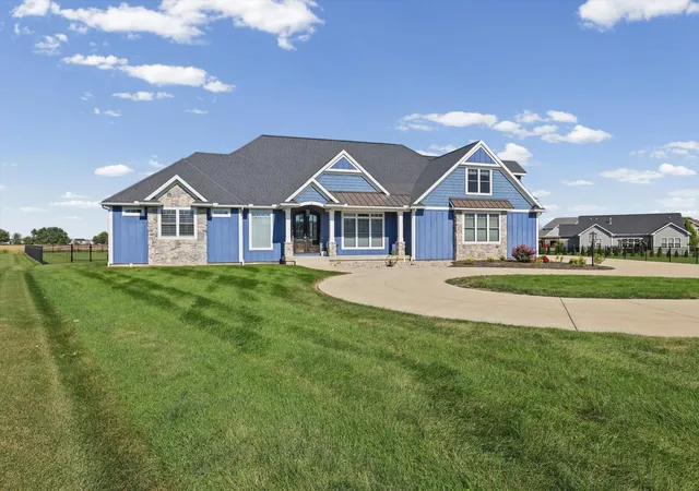 Photo 3 of Single family home for sale at 4 Redington Ct, Savoy, IL 61874 | MLS# 12781121 | Listing updated on 2026-10-21