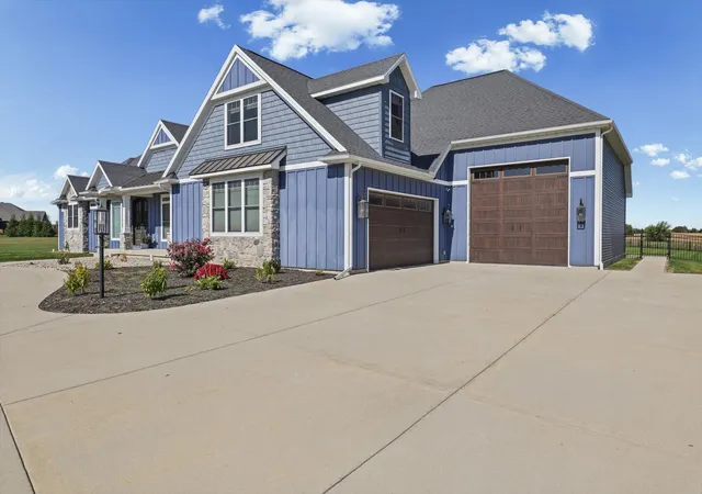Photo 3 of Single family home for sale at 4 Redington Ct, Savoy, IL 61874 | MLS# 12781121 | Listing updated on 2026-10-21