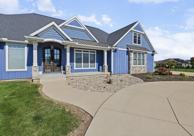 Photo 4 of Single family home for sale at 4 Redington Ct, Savoy, IL 61874 | MLS# 12781121 | Listing updated on 2026-10-21