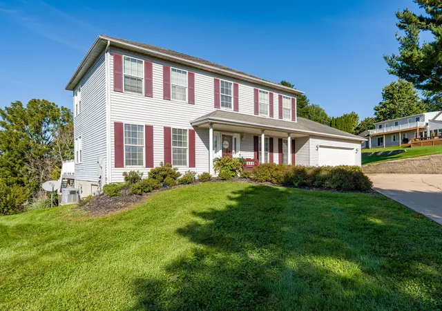 Photo 3 of Single family home for sale at 237 Cedar Ln, Sherrard, IL 61281 | MLS# 12781132 | Listing updated on 2026-10-10