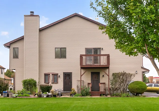 Photo 2 of Condo for sale at 1802 Kennicott Ct #1802, Sycamore, IL 60178 | MLS# 12781135 | Listing updated on 2026-10-20