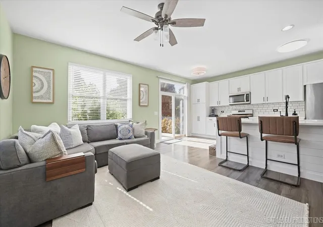 Photo 4 of Single family home for sale at 721 Periwinkle Ln, Aurora, IL 60504 | MLS# 12781160 | Listing updated on 2026-10-09