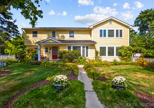 Photo 1 of Single family home for sale at 83 N Park Blvd, Glen Ellyn, IL 60137 | MLS# 12781165 | Listing updated on 2026-10-09