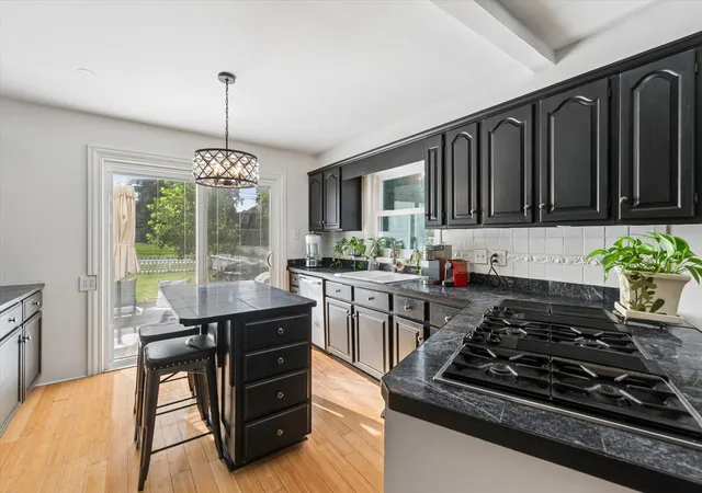 Photo 4 of Single family home for sale at 83 N Park Blvd, Glen Ellyn, IL 60137 | MLS# 12781165 | Listing updated on 2026-10-09