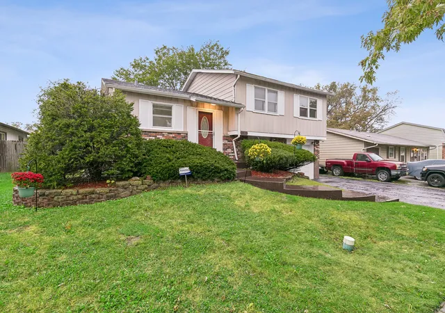 Photo 3 of Single family home for sale at 17830 Princeton Ln, Country Club Hills, IL 60478 | MLS# 12781176 | Listing updated on 2026-10-09