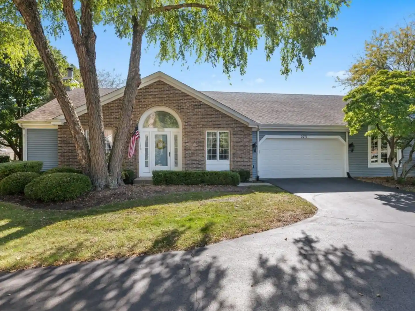 Listing Photo 2 - Condo for sale in 273 Governors Ln located at 273 Governors Ln, Elgin, IL 60123 - Unit 273 Governors Ln