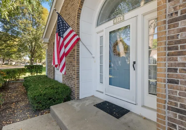 Photo 3 of House for sale at 273 Governors Ln, Elgin, IL 60123 | MLS# 12781197 | Listing updated on 2026-10-10