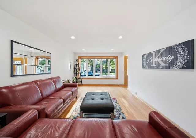 Photo 4 of Single family home for sale at 11001 S Albany Ave, Chicago, IL 60655 | MLS# 12781200 | Listing updated on 2026-10-09