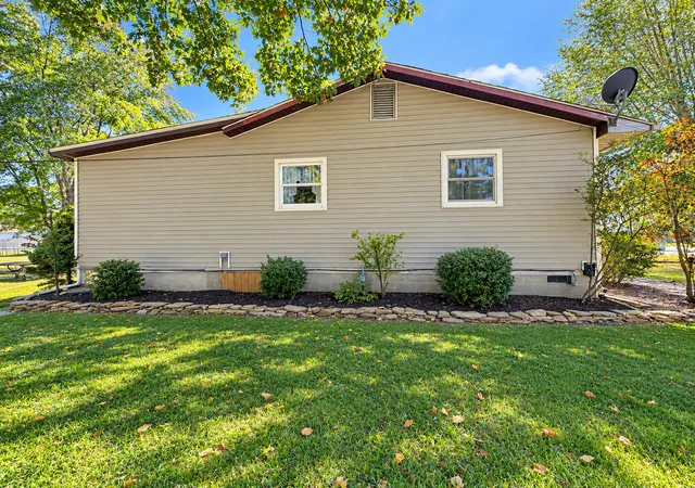 Photo 3 of Single family home for sale at 1200 S Wilson St, Benton, IL 62812 | MLS# 12781202 | Listing updated on 2026-10-09
