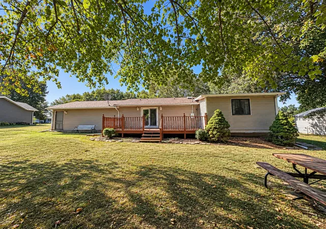 Photo 4 of Single family home for sale at 1200 S Wilson St, Benton, IL 62812 | MLS# 12781202 | Listing updated on 2026-10-09