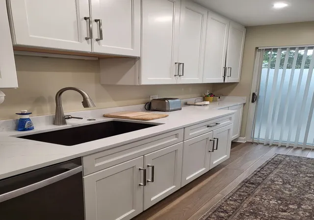 Listing Photo 5 - Condo for sale in building located at 1709 Northfield Sq, Northfield, IL 60093 - Unit #B