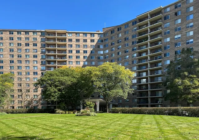 Condo for sale at 7141 N Kedzie Ave #913, Chicago, IL 60645 | MLS# 12781212