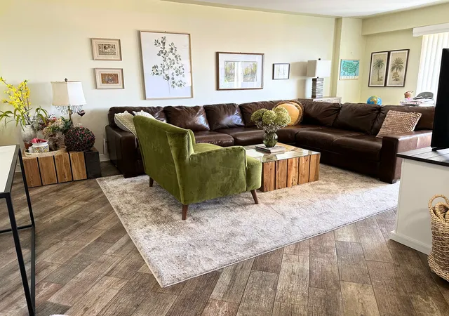 Photo 4 of Condo for sale at 7141 N Kedzie Ave #913, Chicago, IL 60645 | MLS# 12781212 | Listing updated on 2026-10-10