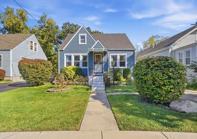 Photo 1 of Single family home for sale at 3905 Custer Ave, Lyons, IL 60534 | MLS# 12781219 | Listing updated on 2026-10-09
