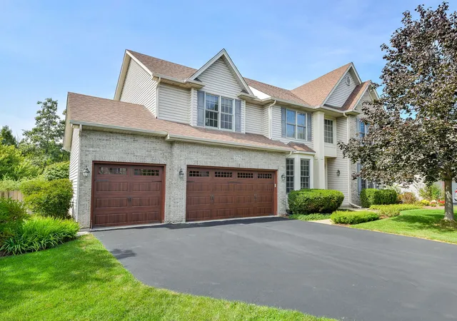 Photo 2 of Single family home for sale at 275 Stafney Dr, Batavia, IL 60510 | MLS# 12781223 | Listing updated on 2026-10-09