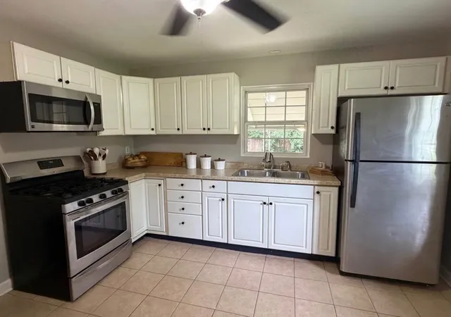 Photo 3 of Single family home for sale at 1009 Sherman St, Joliet, IL 60433 | MLS# 12781225 | Listing updated on 2026-10-09