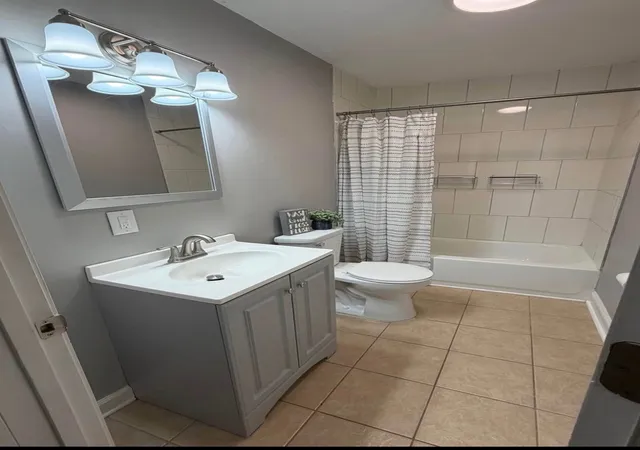 Photo 3 of Single family home for sale at 1009 Sherman St, Joliet, IL 60433 | MLS# 12781225 | Listing updated on 2026-10-09
