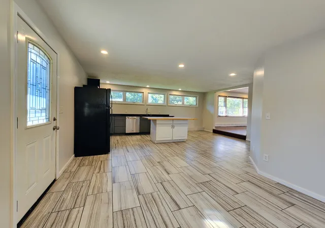 Photo 4 of Single family home for sale at 1017 S Giant City Rd, Carbondale, IL 62902 | MLS# 12781228 | Listing updated on 2026-10-10