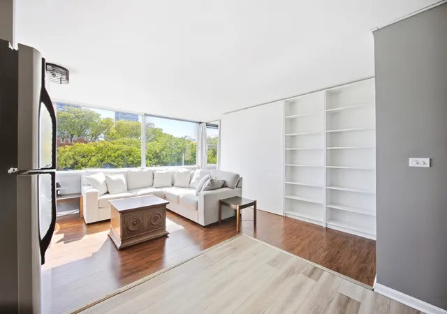 Photo 4 of Condo for sale at 6301 N Sheridan Rd #4H, Chicago, IL 60660 | MLS# 12781234 | Listing updated on 2026-10-09