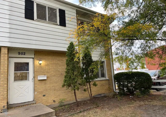 Photo 1 of Townhouse for sale at 952 N Virginia Ln, Elmhurst, IL 60126 | MLS# 12781243 | Listing updated on 2026-10-21