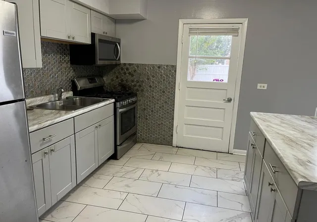 Photo 3 of Townhouse for sale at 952 N Virginia Ln, Elmhurst, IL 60126 | MLS# 12781243 | Listing updated on 2026-10-21