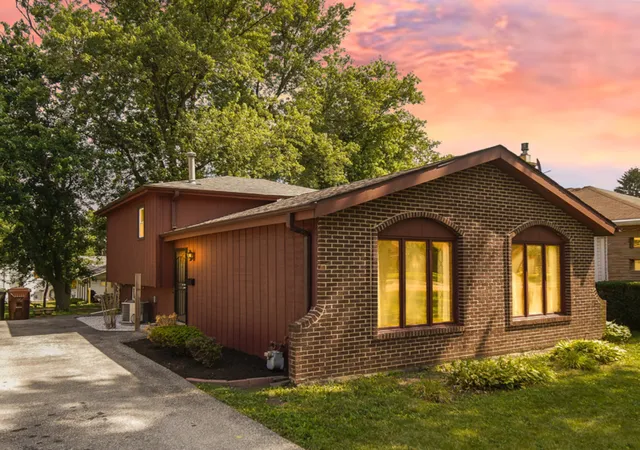 Photo 1 of Single family home for sale at 2816 Tennyson Pl, Hazel Crest, IL 60429 | MLS# 12781264 | Listing updated on 2026-10-10