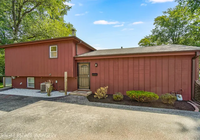 Photo 2 of Single family home for sale at 2816 Tennyson Pl, Hazel Crest, IL 60429 | MLS# 12781264 | Listing updated on 2026-10-10