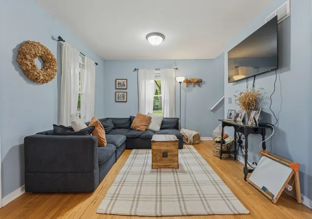 Photo 4 of Single family home for sale at 1206 Avery Ave, Wheaton, IL 60187 | MLS# 12781267 | Listing updated on 2026-10-22