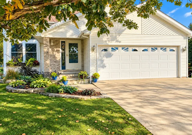 Photo 3 of Single family home for sale at 128 Windward Ln, Rochelle, IL 61068 | MLS# 12781270 | Listing updated on 2026-10-10
