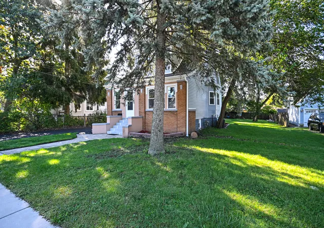 Photo 2 of Single family home for sale at 417 E 16th Street, Lockport, IL 60441 | MLS# 12781284 | Listing updated on 2026-10-09
