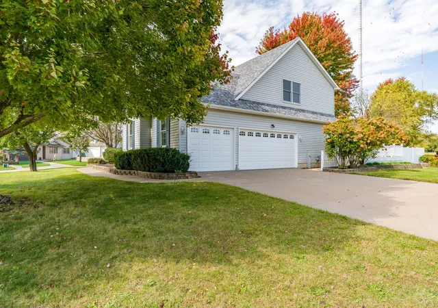 Photo 2 of Single family home for sale at 4008 Raleigh Ave, Bettendorf, IA 52722 | MLS# 12781304 | Listing updated on 2026-10-22