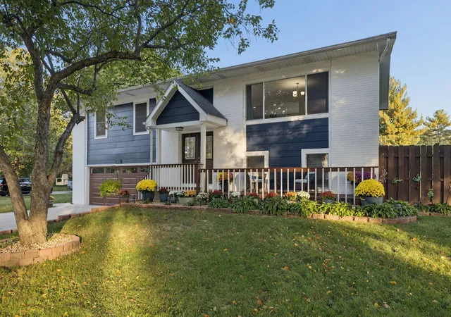 Photo 2 of Single family home for sale at 147 Monroe St, Oswego, IL 60543 | MLS# 12781314 | Listing updated on 2026-10-09