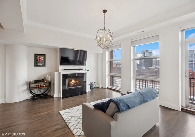 Photo 3 of Condo for sale at 165 N Canal St #1007, Chicago, IL 60606 | MLS# 12781327 | Listing updated on 2026-10-20