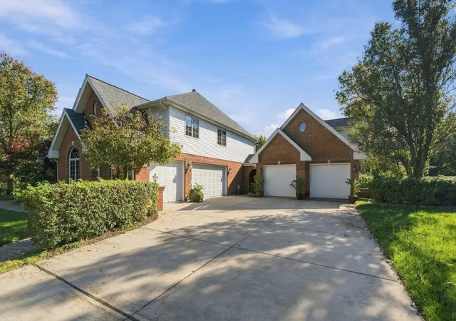 Photo 1 of Single family home for sale at 11715 Juanita Dr, Orland Park, IL 60467 | MLS# 12781340 | Listing updated on 2026-10-29