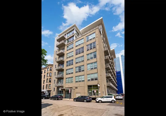 Condo for sale at 770 W Gladys Ave #706, Chicago, IL 60661 | MLS# 12781345