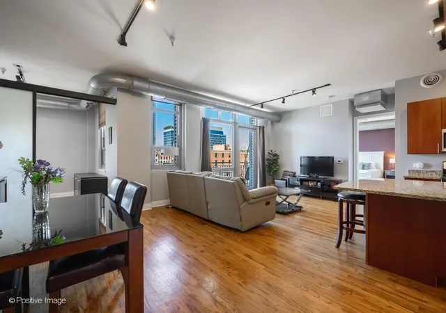 Photo 3 of Condo for sale at 770 W Gladys Ave #706, Chicago, IL 60661 | MLS# 12781345 | Listing updated on 2026-10-09