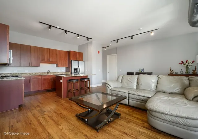 Photo 4 of Condo for sale at 770 W Gladys Ave #706, Chicago, IL 60661 | MLS# 12781345 | Listing updated on 2026-10-09