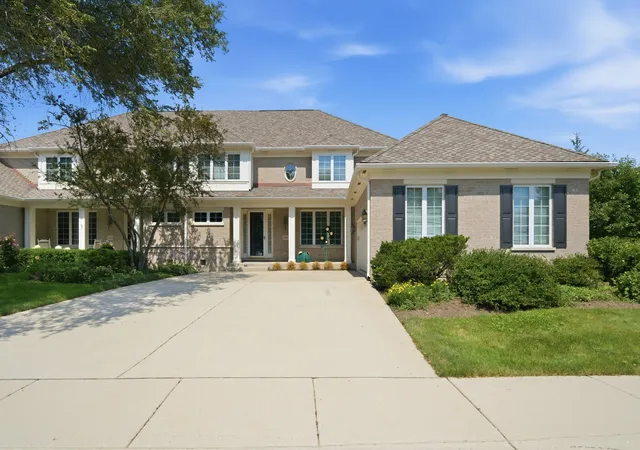 Photo 1 of Townhouse for sale at 2004 Claridge Ct, Northbrook, IL 60062 | MLS# 12781363 | Listing updated on 2026-10-09