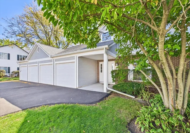 Listing Photo 2 - Condo for sale in building located at 2254 Petworth Ct, Naperville, IL 60565 - Unit #101A