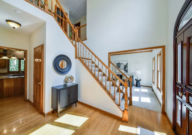Photo 3 of Single family home for sale at 417 Saratoga Dr, Aurora, IL 60502 | MLS# 12781382 | Listing updated on 2026-10-09