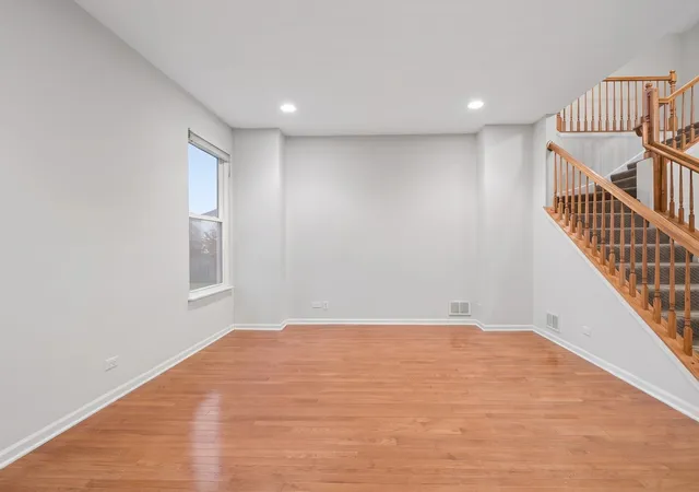 Photo 4 of Single family home for sale at 207 Willington Way, Oswego, IL 60543 | MLS# 12781384 | Listing updated on 2026-10-10