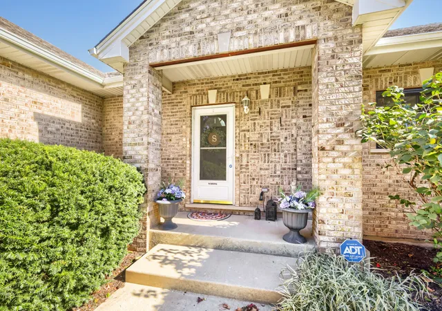 Photo 3 of Single family home for sale at 10n875 Oak Ridge Dr, Elgin, IL 60124 | MLS# 12781387 | Listing updated on 2026-10-22