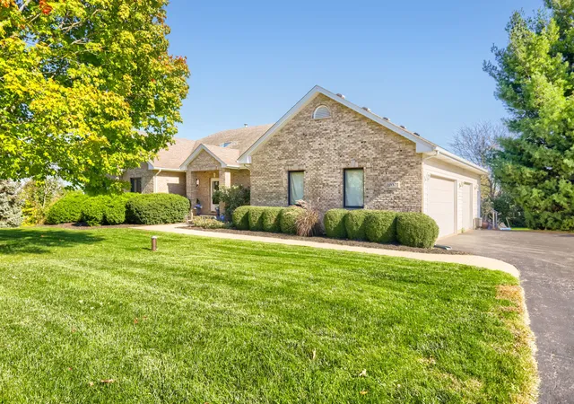 Photo 3 of Single family home for sale at 10n875 Oak Ridge Dr, Elgin, IL 60124 | MLS# 12781387 | Listing updated on 2026-10-22