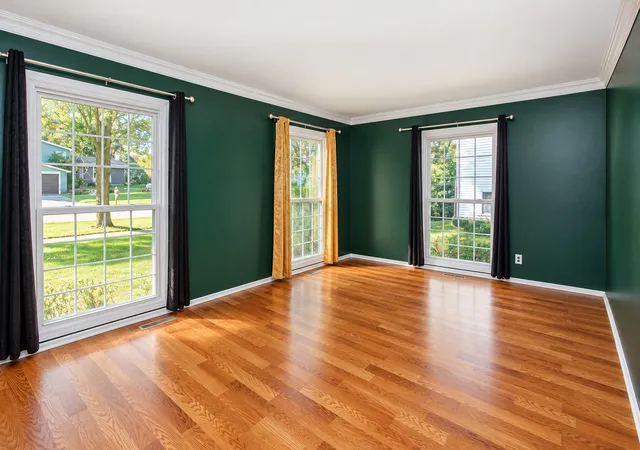 Photo 2 of Single family home for sale at 624 Green Oaks Dr, Crystal Lake, IL 60014 | MLS# 12781397 | Listing updated on 2026-10-22
